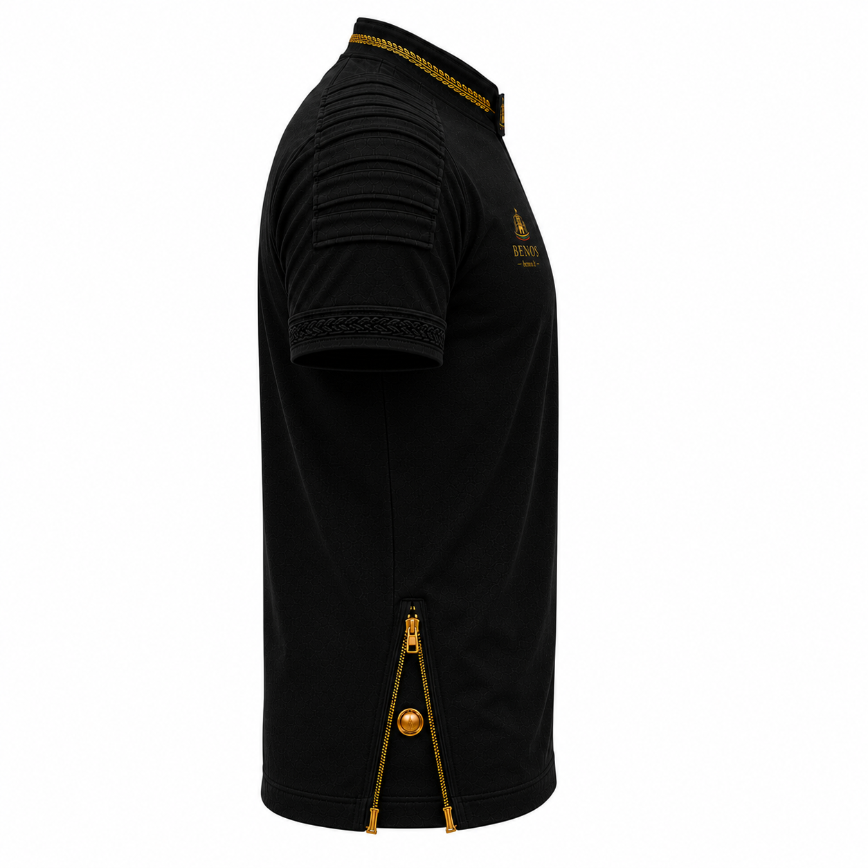 Seitenansicht des BENOS Sovereign Signature T-Shirts in Schwarz mit gestepptem Schulterdetail und goldenem Saumreißverschluss